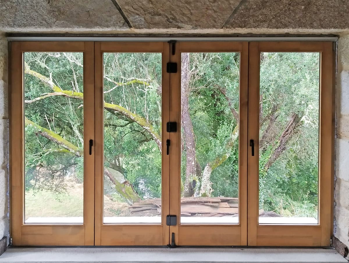 Ventanas de madera a medida  en A Guarda